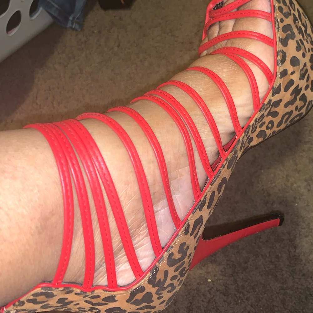 Red leopard print heals from Alba